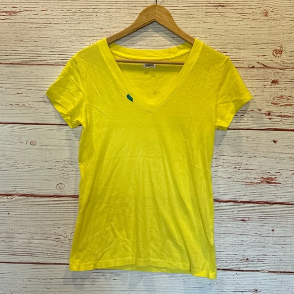 L’Agence Becca V Neck Tee in Buttercup Yellow Sz M - Picture 3 of 9